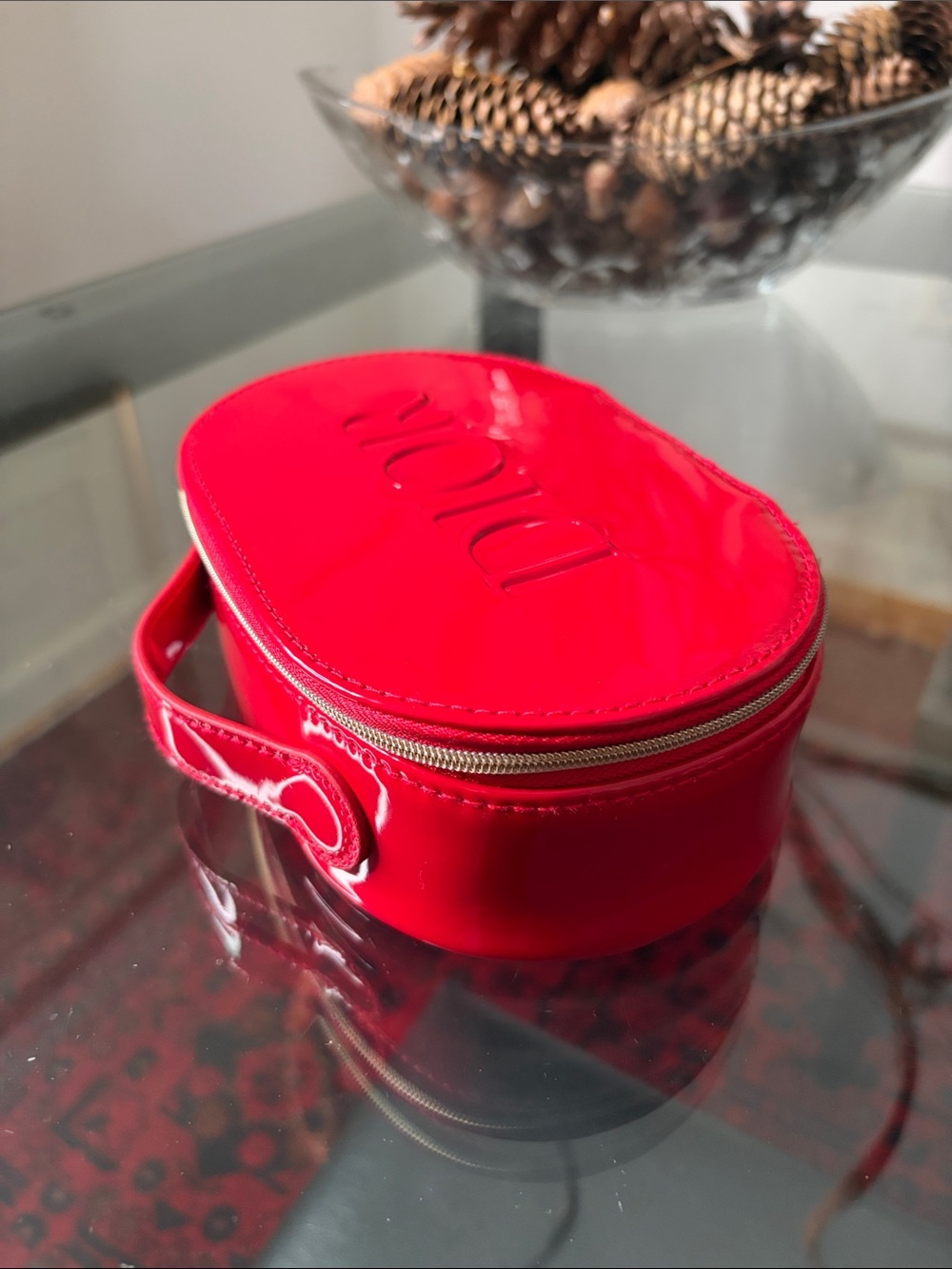 Dior beauty Glossy Red Oval Vanity Case with Raised Logo - Picture 6 of 7